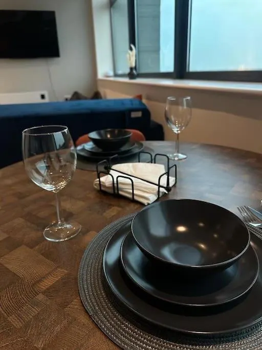 Stylish, Top-Floor 1 Bed Apt-1